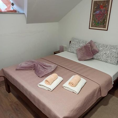 Apartmani Leptir Rakovica Eksteriør billede