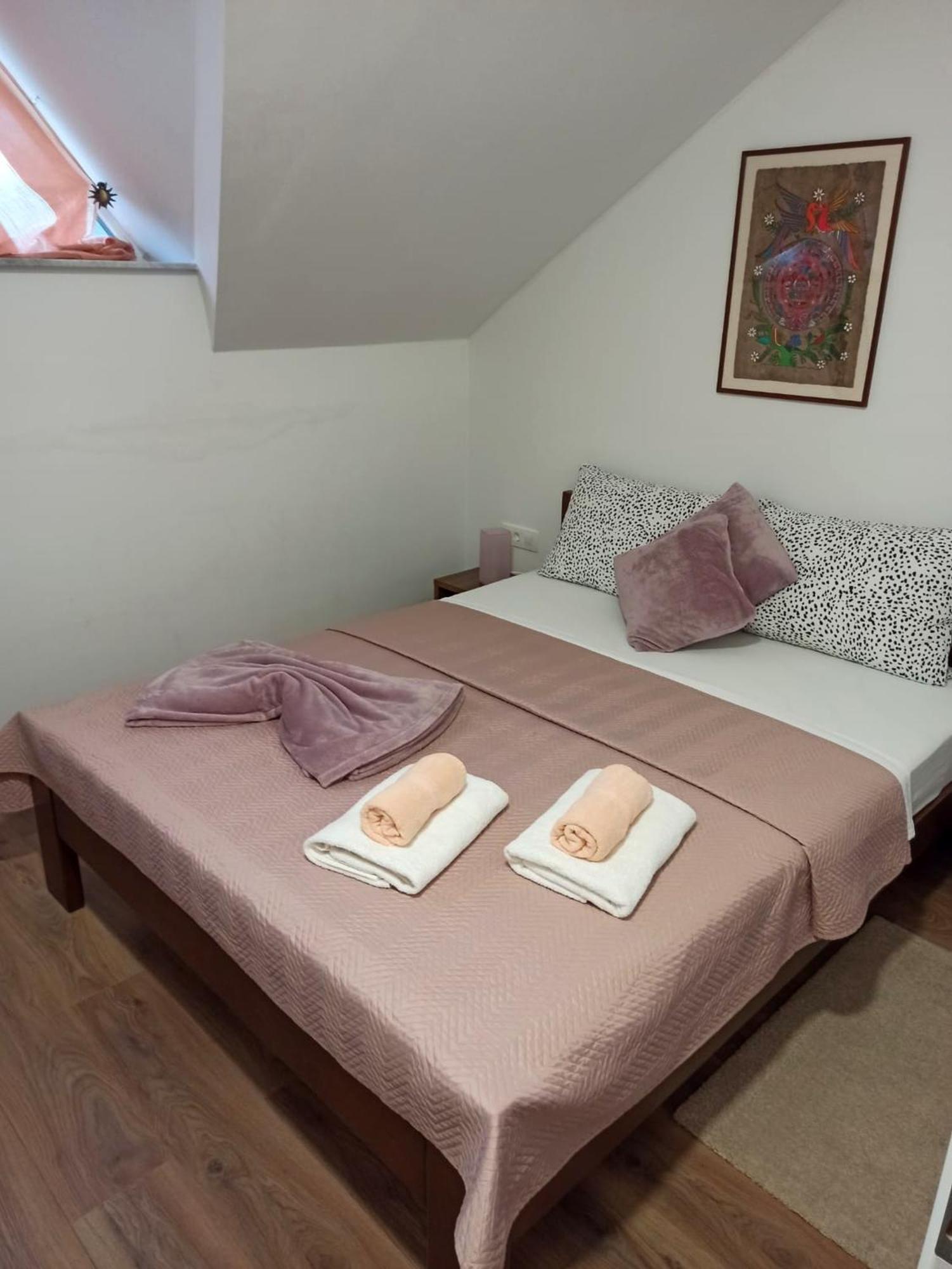 Apartmani Leptir Rakovica Eksteriør billede