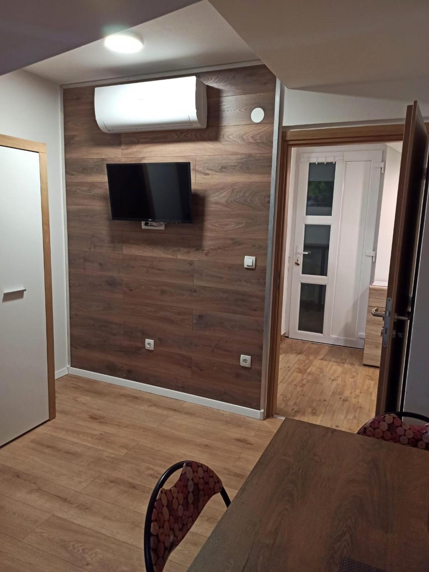 Apartmani Leptir Rakovica Eksteriør billede
