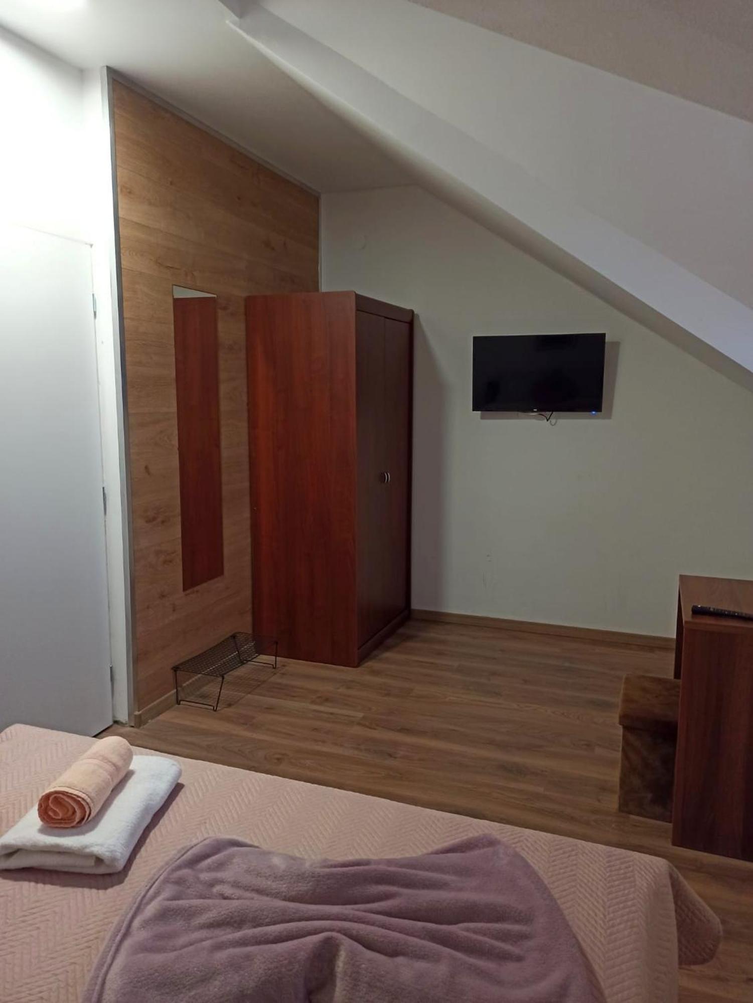 Apartmani Leptir Rakovica Eksteriør billede