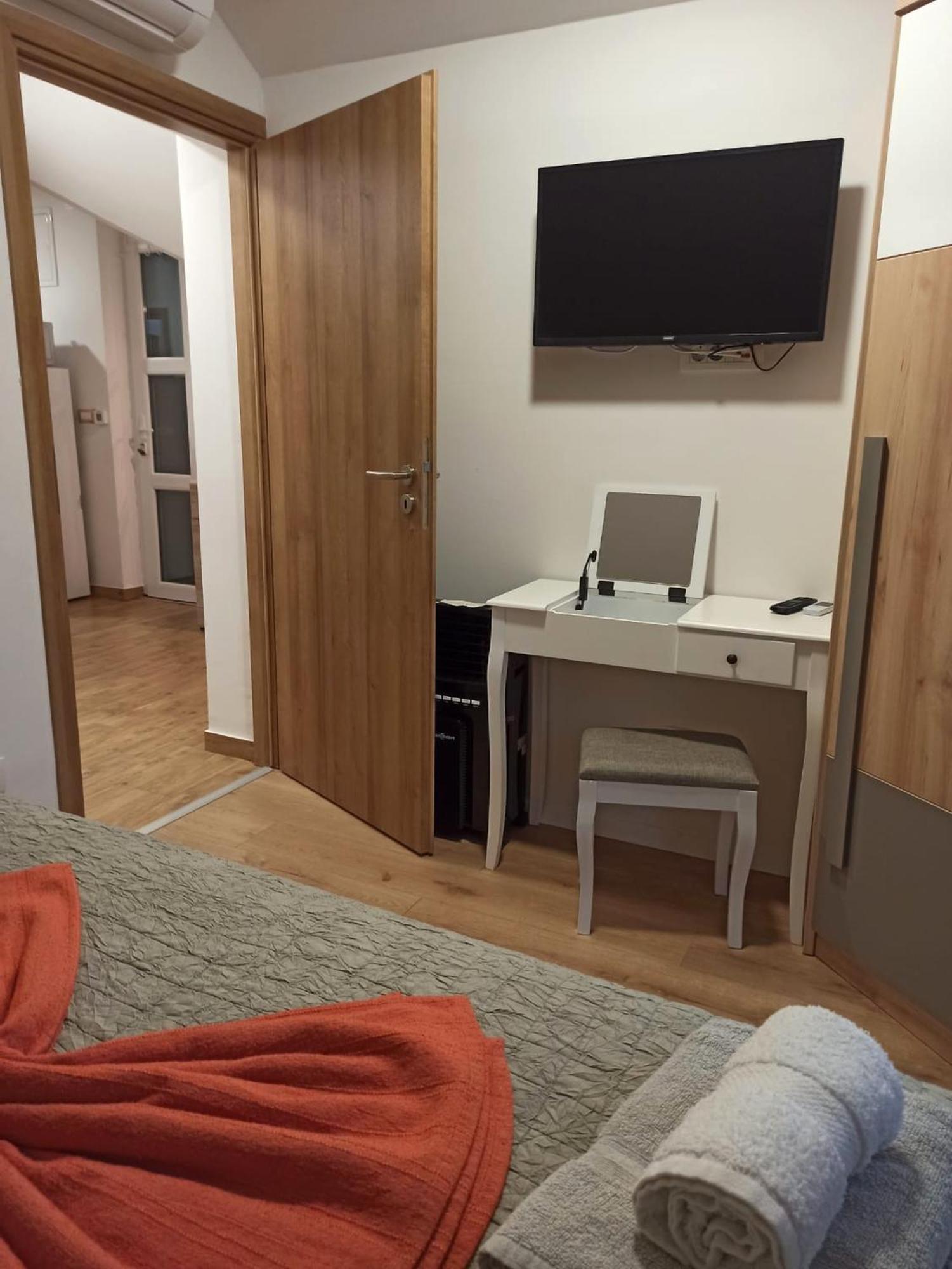 Apartmani Leptir Rakovica Eksteriør billede