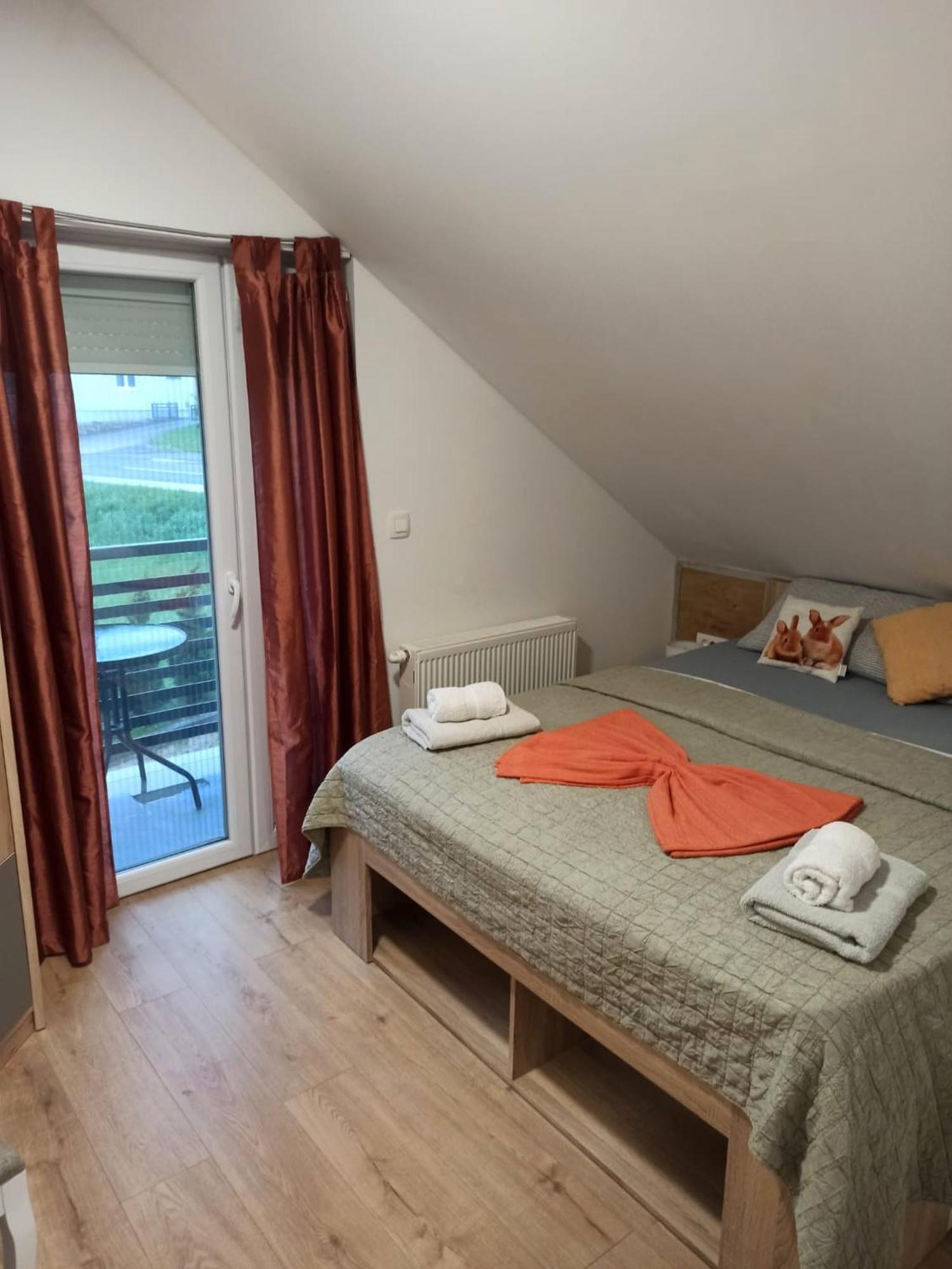 Apartmani Leptir Rakovica Eksteriør billede